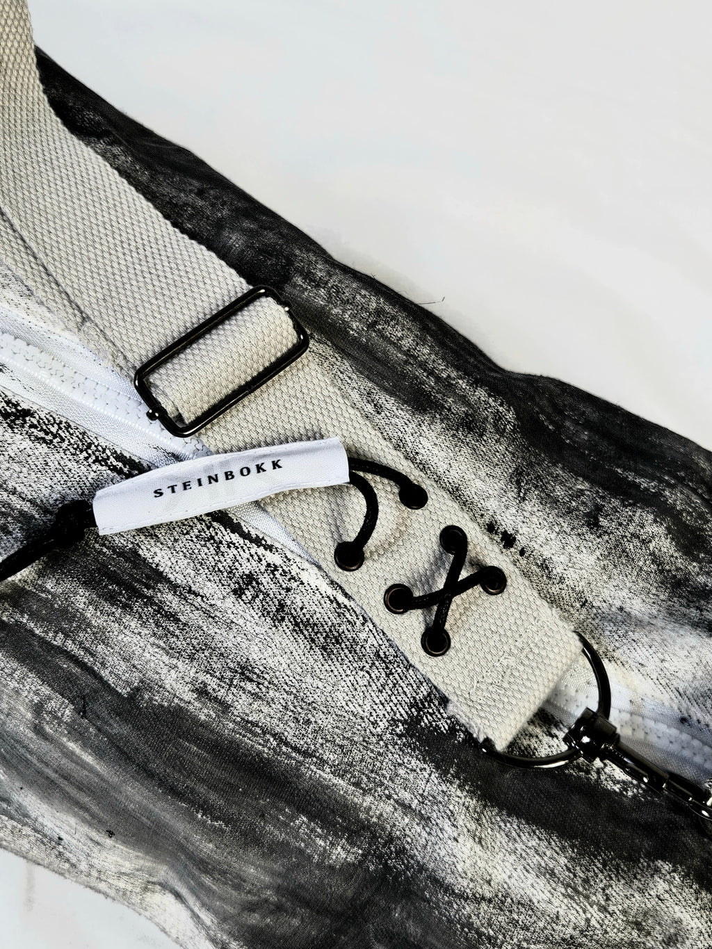 Leo/Brutalism duffle bag