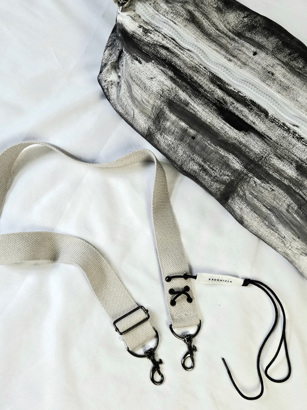 Leo/Brutalism duffle bag